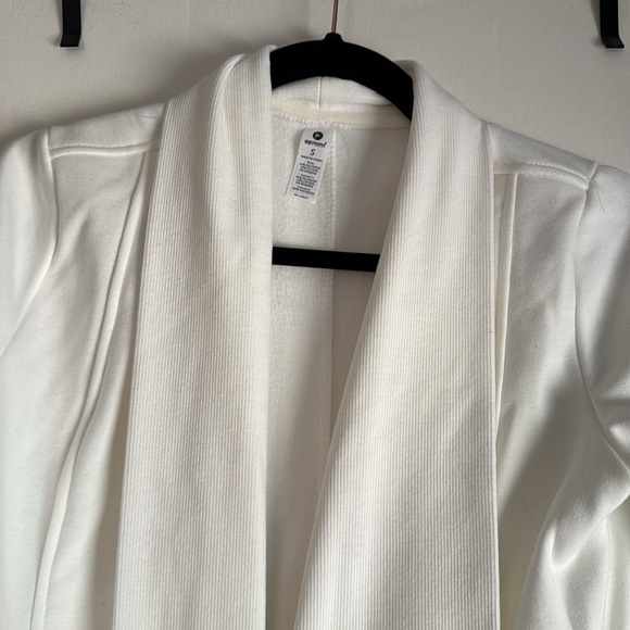 NWOT Small structured white cardigan - Picture 3 of 5